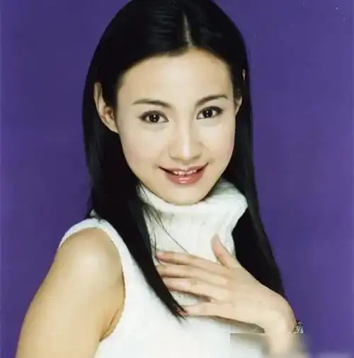 杨雪晒照庆祝万圣节,10岁女儿罕露面,大眼睛鹅蛋脸美貌不输妈妈
