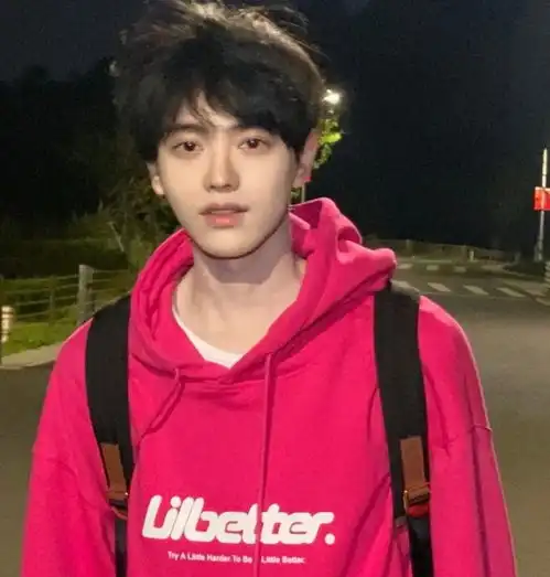 优质男头也会给自己买花也会学着长大
