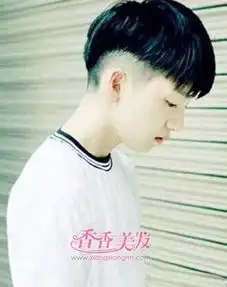 女生13岁剪男生的这种锅盖头好看吗