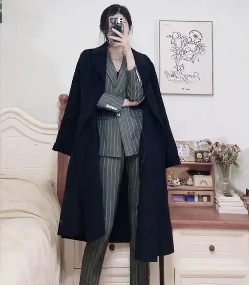 大衣搭配西装外套时髦又气质,秋冬美出高级感
