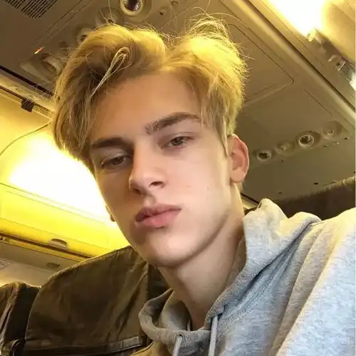 波兰小天使dominiksadoch终于出柜,ig故事公开男友

