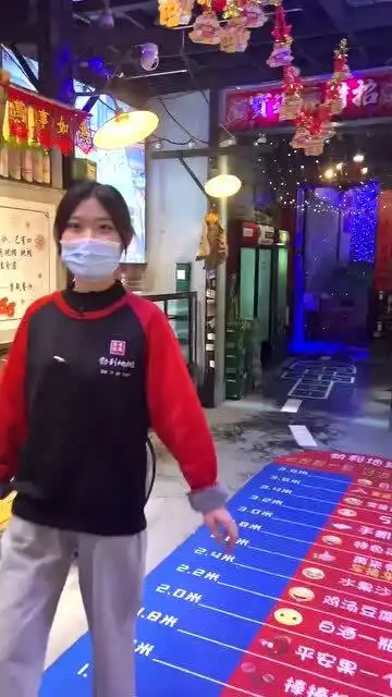 有钱就是任性一个人吃饭喝酒还点那么多,多少男人梦中情景