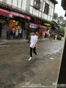 组图迷妹街头偶遇拍戏王源低头沉思少年力足
