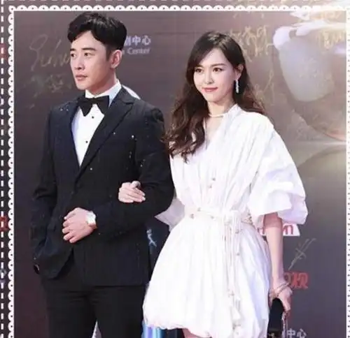 15岁童星出道,与相恋7年的男友结婚,婚后恩爱十几年被宠成公主