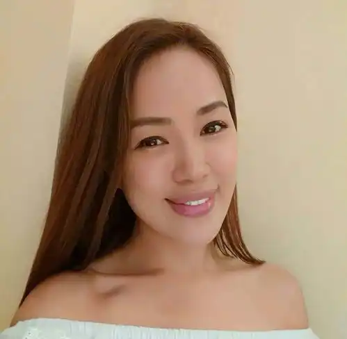 又走一个tvb知名配角演员发千字长文离巢,嫁游泳教练高龄生女