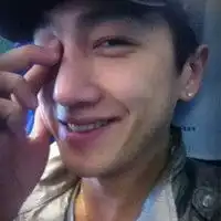伤感欧美五一男生qq头像大全年少无知的天真行为
