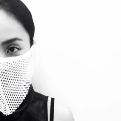 qq情侣头像黑白一男一女高冷,满脑子都是你
