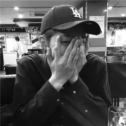 qq男生头像帅气冷酷不带字黑白头像感情死了生活还在
