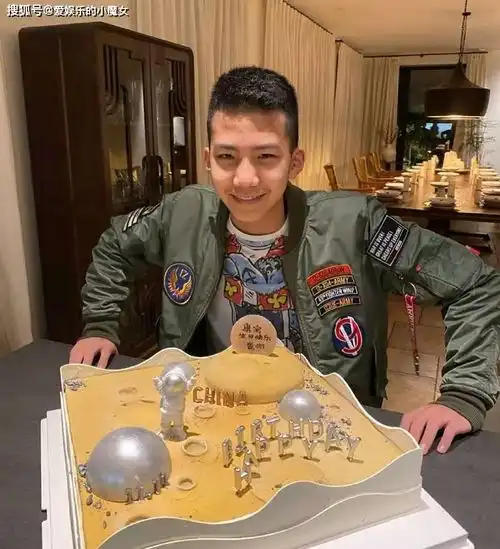 爸爸去哪儿康康12岁了,小萌娃变青涩少年,有谁注意到一旁大女儿