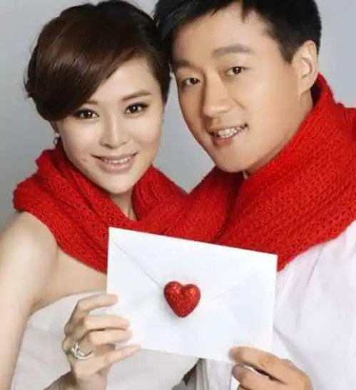 他娶了自己的老师,结婚至今零绯闻,婚后生了3个孩子成人生赢家