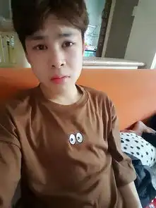 各位好,我是一个来自贵州都匀的男孩,今年二十岁,初中没读完就出来打工了,直到现在做什么都没有成见,