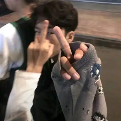 时尚男生头像,伤心时用用就不会那么难过了
