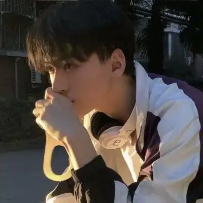 禾白ins风干净男头后来笨手笨脚男生头像我要个性网
