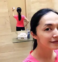 还有两月就生了辣妈姚晨还不忘更衣室里自拍