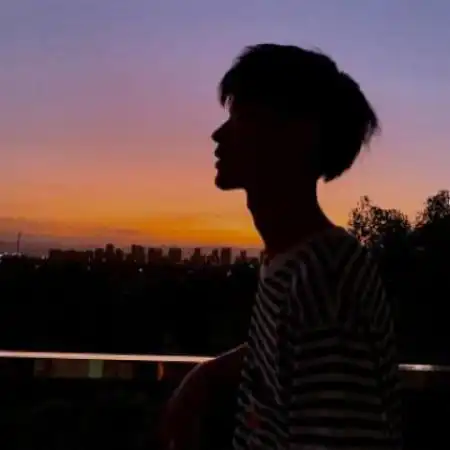 颓废伤感的男生头像,习惯了现在的世态炎凉
