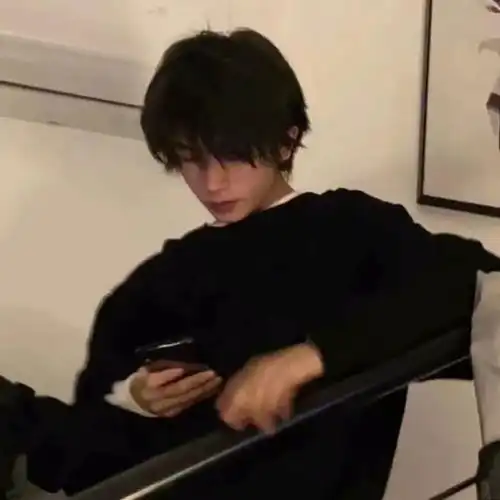 温柔小众男生头像
