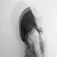 qq空间头像要灰色伤感的女生头像

