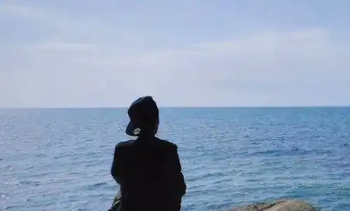 一个人真正的成熟接纳自己,放过别人