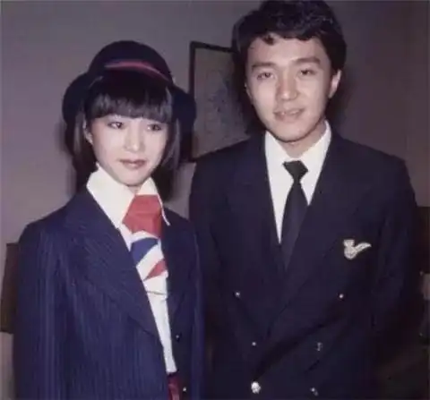 66岁李修贤近照曝光,曾提拔周星驰遭反目,退休后夫妻恩爱如初