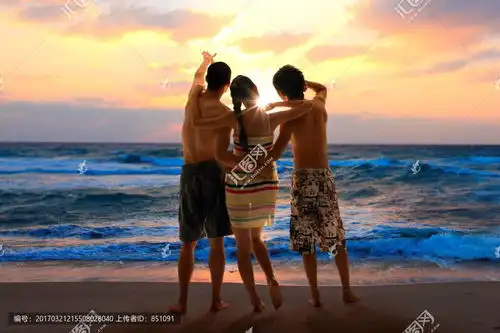 站在海边看风景的男女图片素材下载素材下的图片素材
