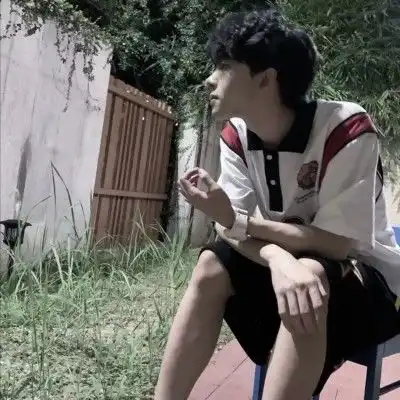 乐观派ins风男生头像
