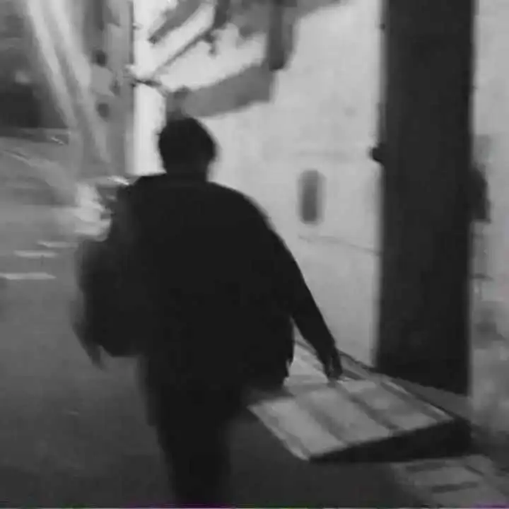 文齐的想法来时携风带雨我无处可避你走时乱了四季