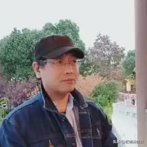 被拐男孩十岁被解救,二十年后在异地和养父相遇,结局感人