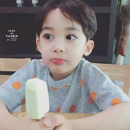 小孩头像小正太男头
