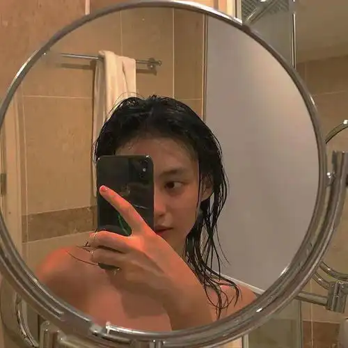 系列头像只要每天喜欢的人不一样失恋就追不上我
