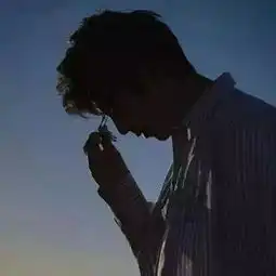 个性头像你的酒窝没有酒,我却醉得像条狗
