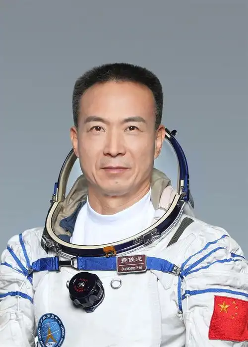 神十五航天员乘组确定,备战24年的邓清明终圆飞天梦