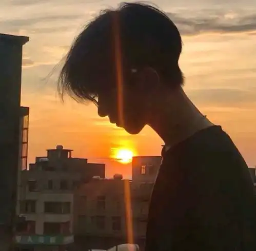 超酷头像男生头像独自走过苍苍莽莽与你同行才有了光