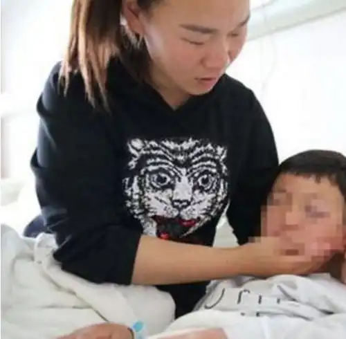 六岁小男孩游乐园游玩,竟被飞镖扎瞎了眼
