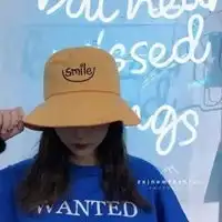 女生头像带帽子小清新小清新可爱戴帽子的女生头像