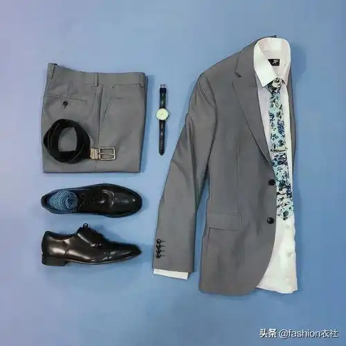 时髦休闲一体,你需要一件灰色西装