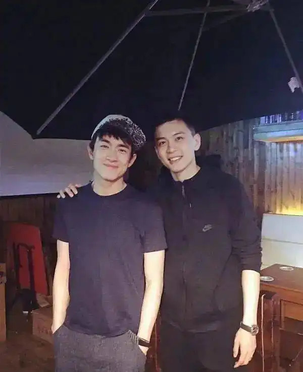 第二个林丹中国最帅篮球教练被曝出轨美艳女网红,女方为其等到36岁不结婚
