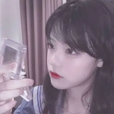 自拍同一人头像10张高清正脸女生头像十连拍
