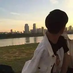 请问这个是情侣头像吗
