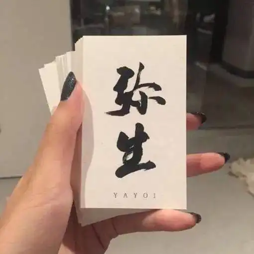 背景图为什么要努力赚钱因为怕跟人握手,人家戴的是卡地亚,你戴的是橡皮筋伤害