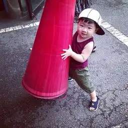 和曹格的女儿姐姐长的特别像的那个小男孩的照片做头像