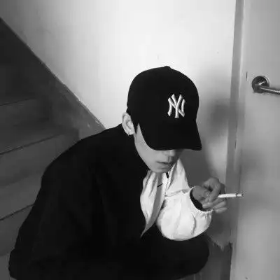软锦抽烟男生欧美风头像
