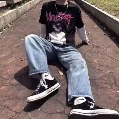 盘腿坐着的男生头像好看的各种坐姿侧身男生图片