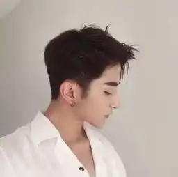 小清新男生发型,提高颜值就靠它了
