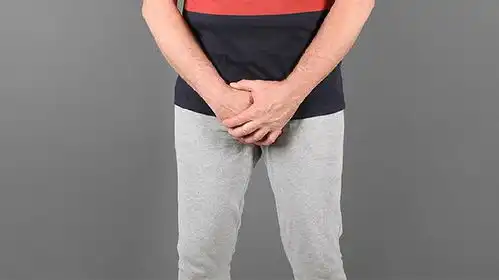 13岁男孩遗精正常吗