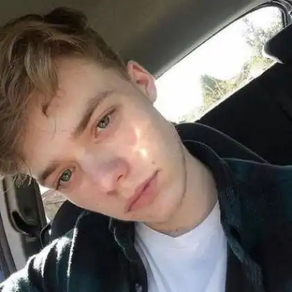 qq头像男生欧美范帅气图片,男人的温柔败给你的自由
