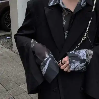 很酷很拽的qq头像男生霸气冷酷只忠于自己可爱点
