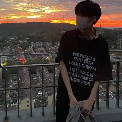 超霸气的炫酷男生空间头像真人所有不合适的相遇都遗憾的让人心疼
