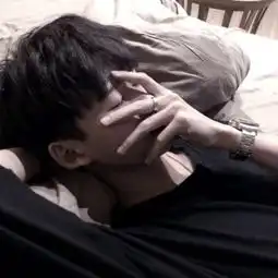 遮半边脸的男生头像高清遮住脸的男生头像图片
