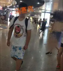 13岁南京男孩咸猪手频繁猥亵过路女子遭扒父亲带其自首