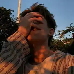 遮半边脸的男生头像高清遮住脸的男生头像图片
